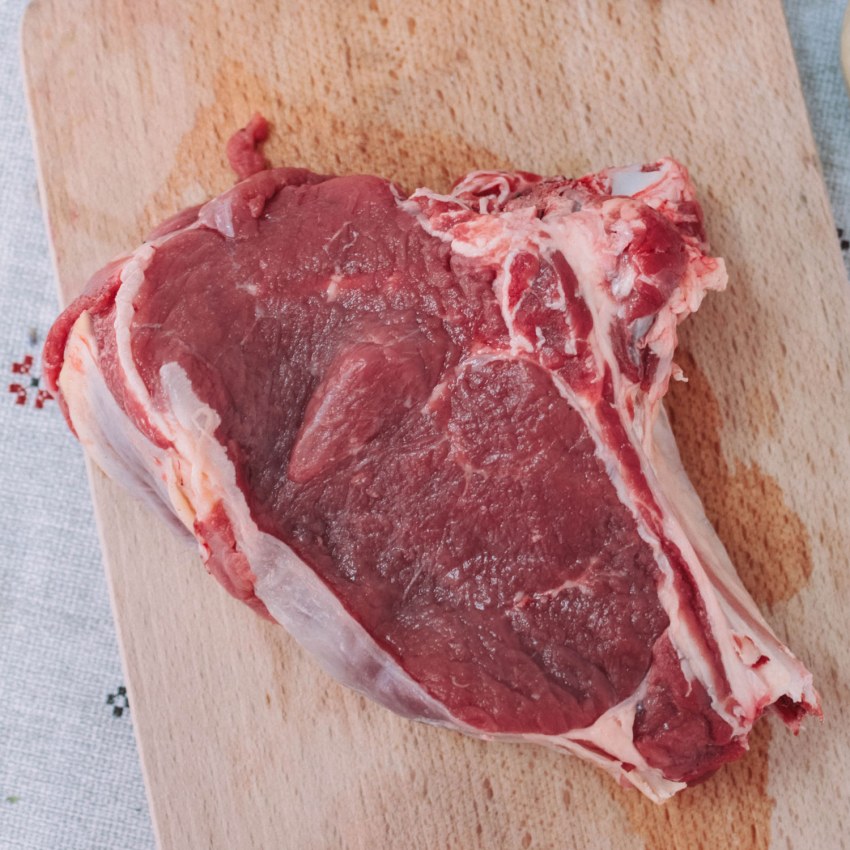 Антрекот горящий на кости