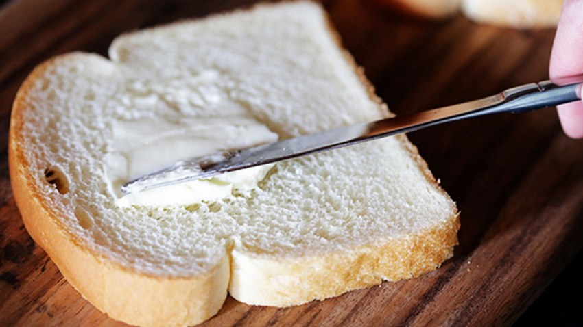 Сливочное масло на хлебе