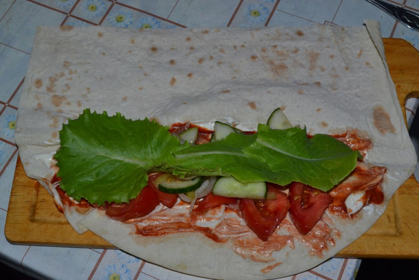 Шаурма с листьями салата