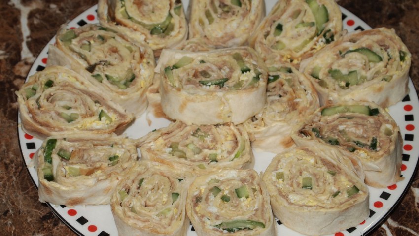 Рулет из лаваша с печенью трески