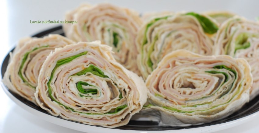 Горячие хрустящие рулетики из лаваша с индейкой