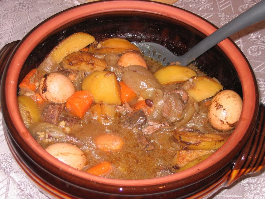 Тушёная говядина с луком