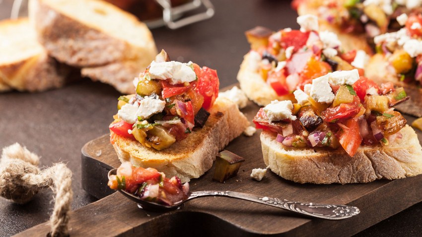 Кростини с грибами и сыром