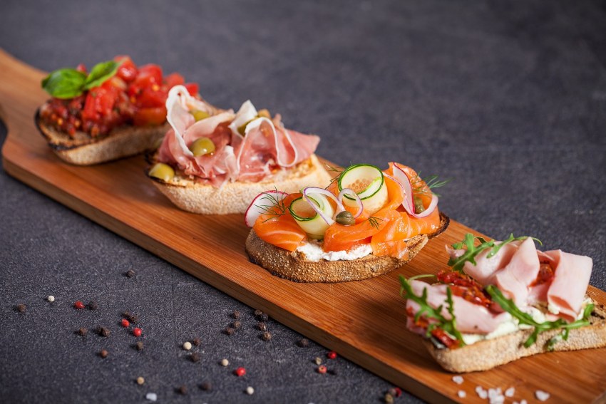 Брускетта с бужениной