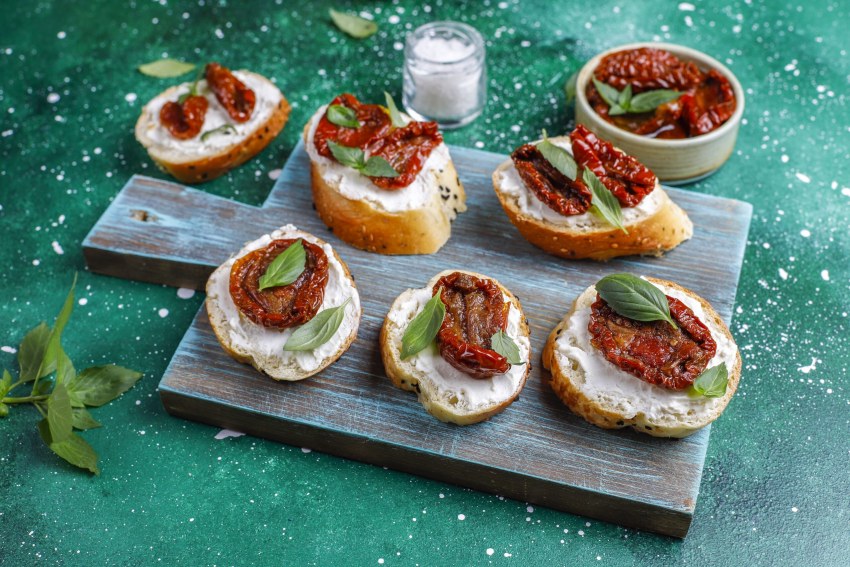 Брускетта с камчатским крабом рецепт