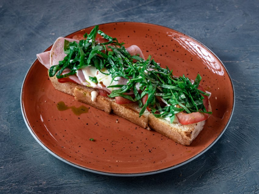 Брускетта с сардиной консервированной