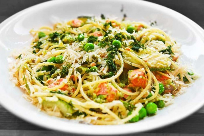 Фарфалле паста с лососем