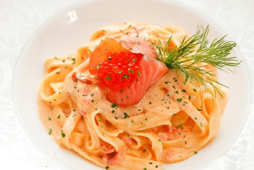 Паста с красной рыбой слабосоленой и креветками