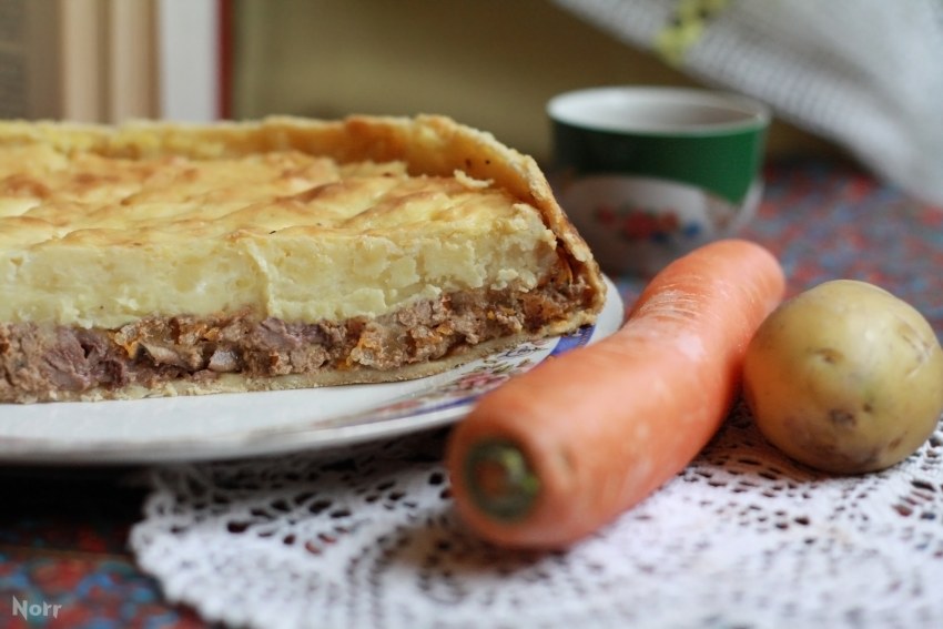 Слоеные пирожки с мясом