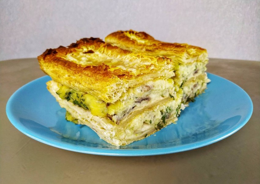 Слоеный пирог с рыбой