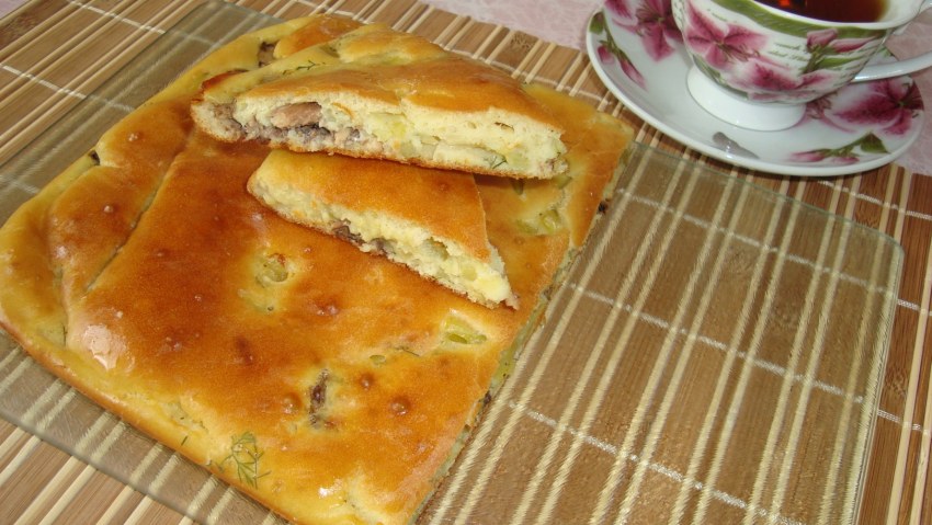 Пирог с сайрой и картошкой