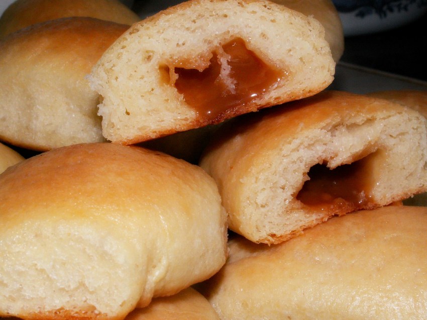 Булочка с карамелью