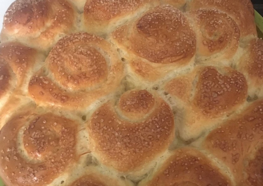 Сдобные булочки из дрожжевого теста на кефире