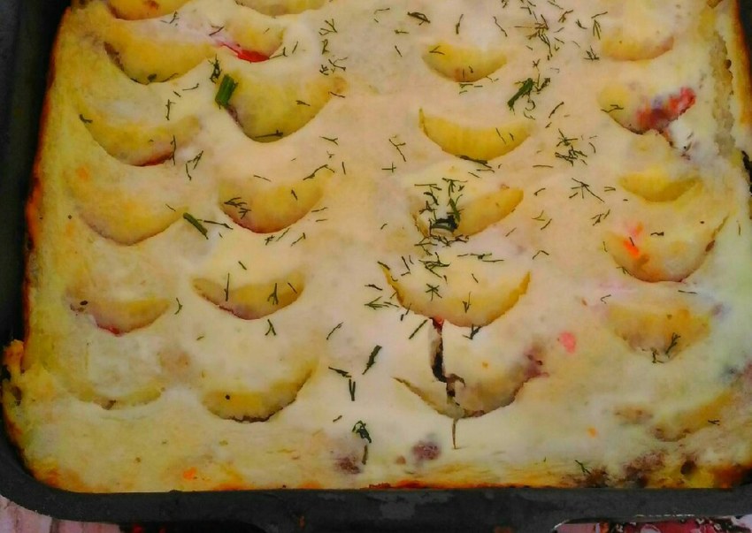 Запеканка с картошкой и курицей и помидорами
