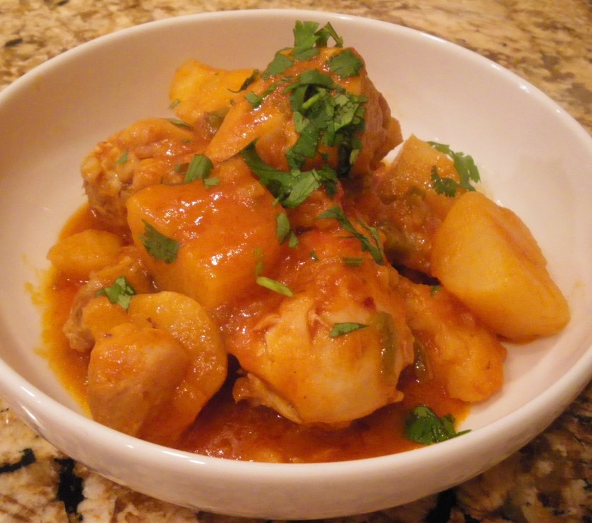 Соус с курицей и картошкой