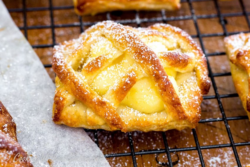 Булочка с ванильным кремом