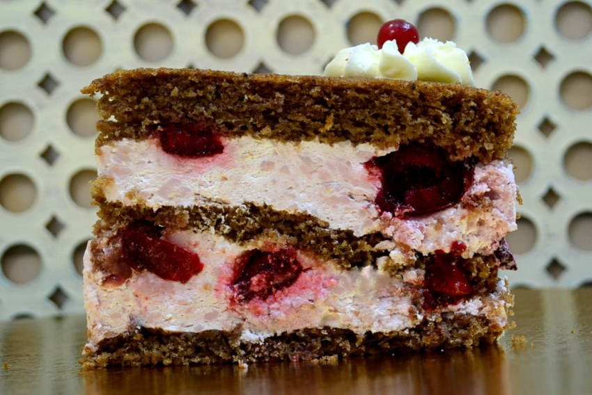 Торт вишневый каприз