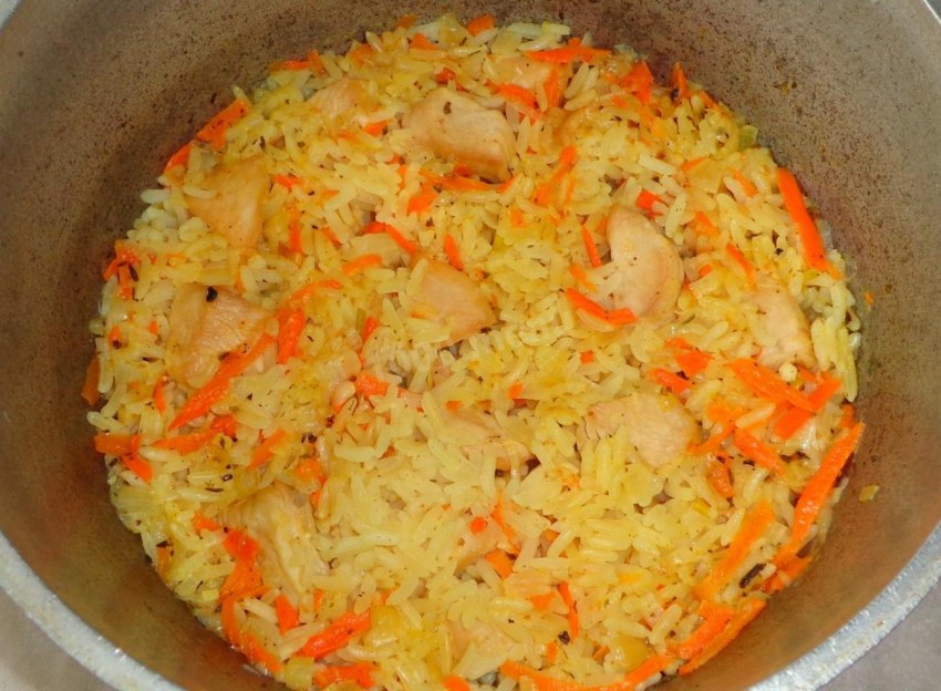 Плов с куриной грудкой в мультиварке