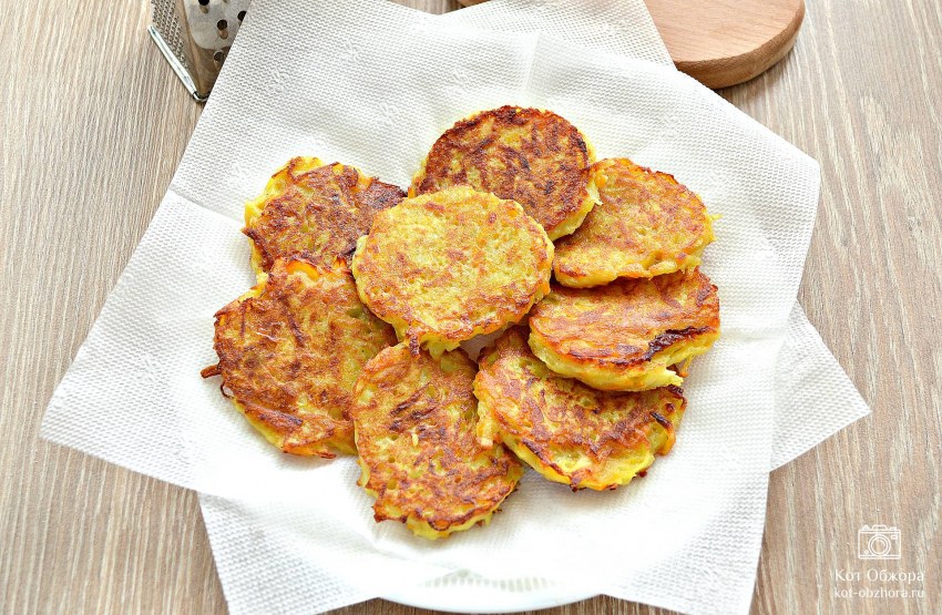 Драники домашние луковые с столом
