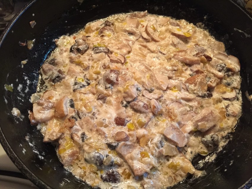 Макароны с грибами и сметаной