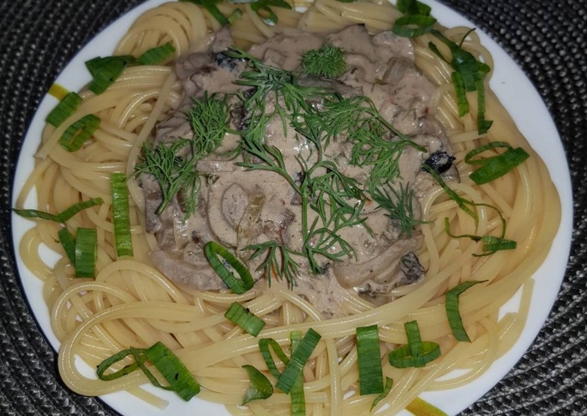 Спагетти с чесноком и грибами