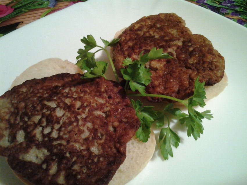 Котлета куриная с макаронами