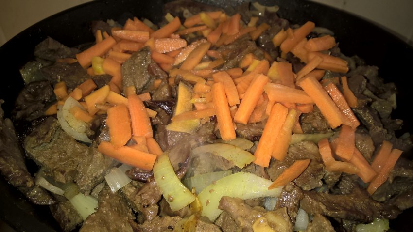 Печень с луком и морковью