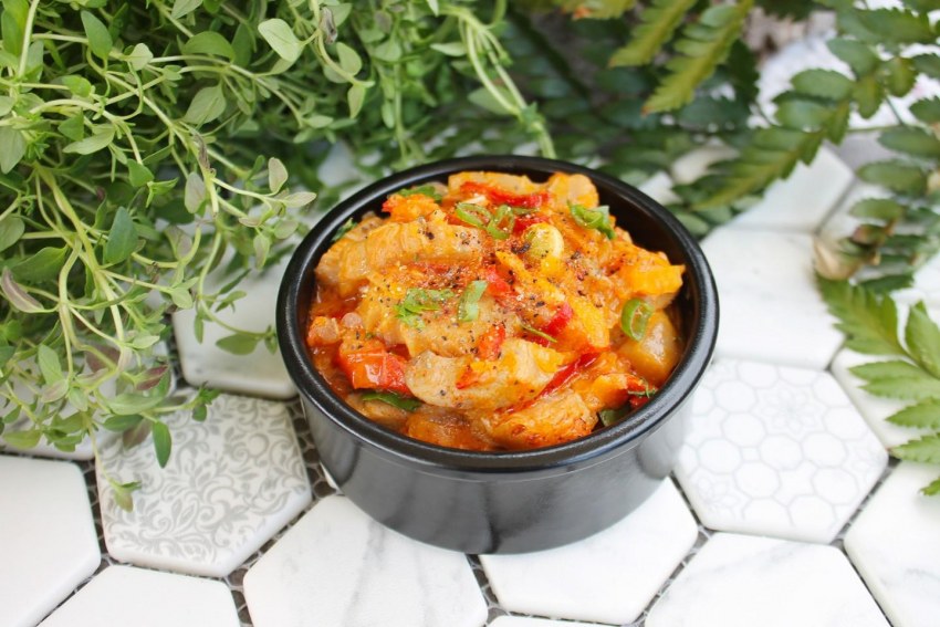 Печенка тушеная с луком и морковью