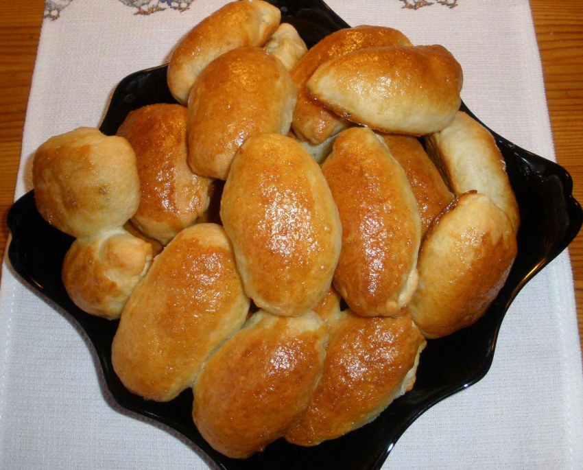Пирожки с луком и яйцом жареные