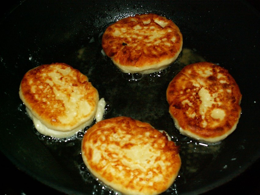 Сырники на сковороде