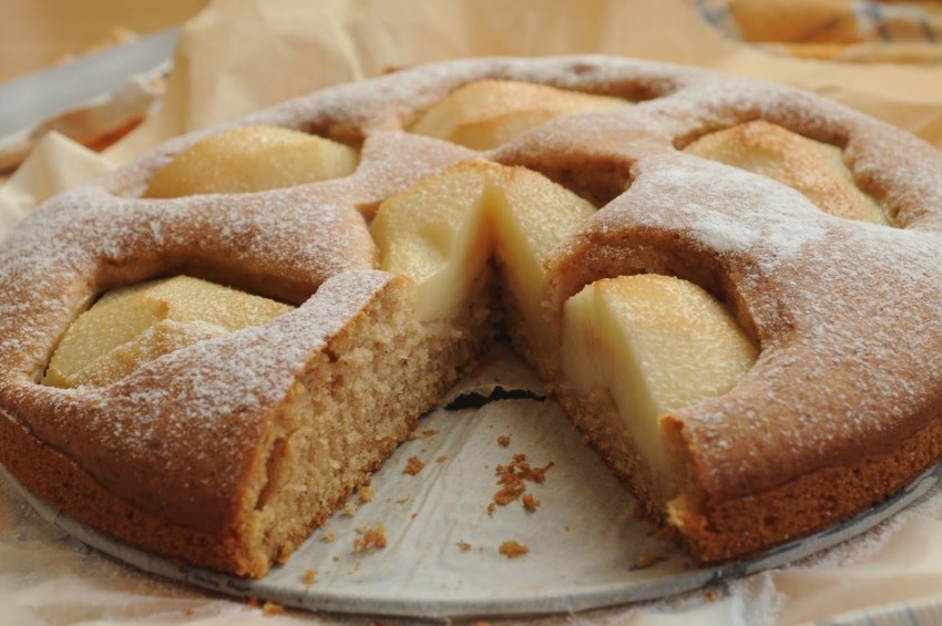 Пирог с грушей и корицей