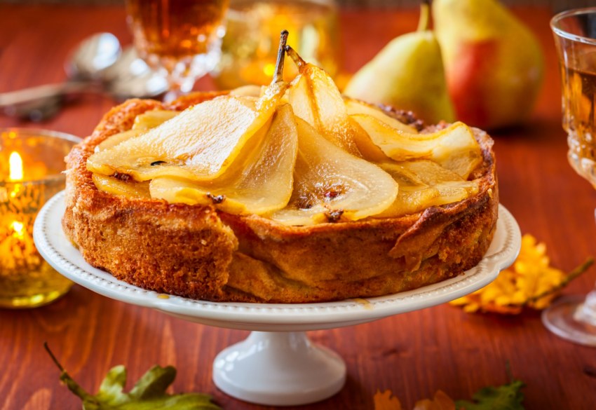 Шарлотка с грушами