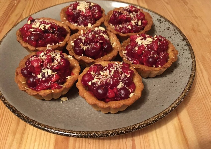 Корзиночки с творогом и ягодами