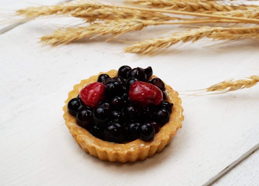 Десерт корзинки с брусникой