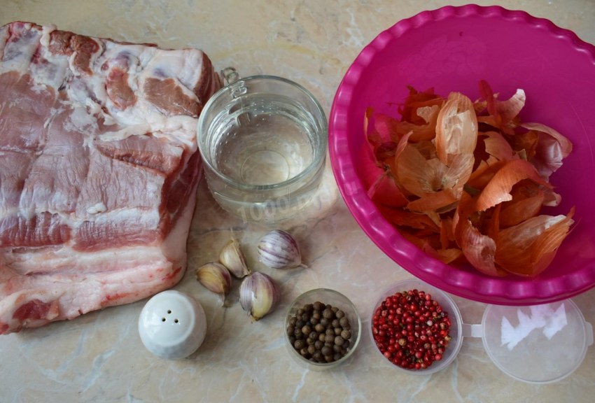 Мясной рулет в луковой шелухе
