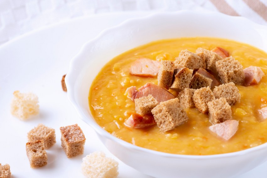 Гороховый суп с копчеными окорочками
