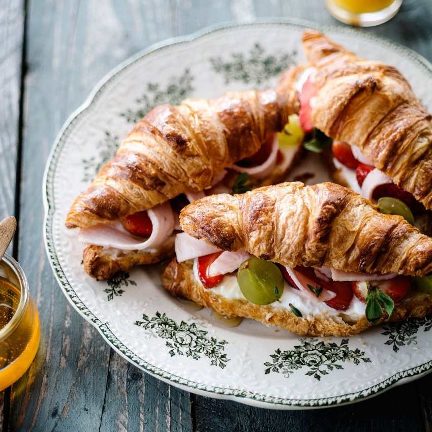 Круассан с начинкой