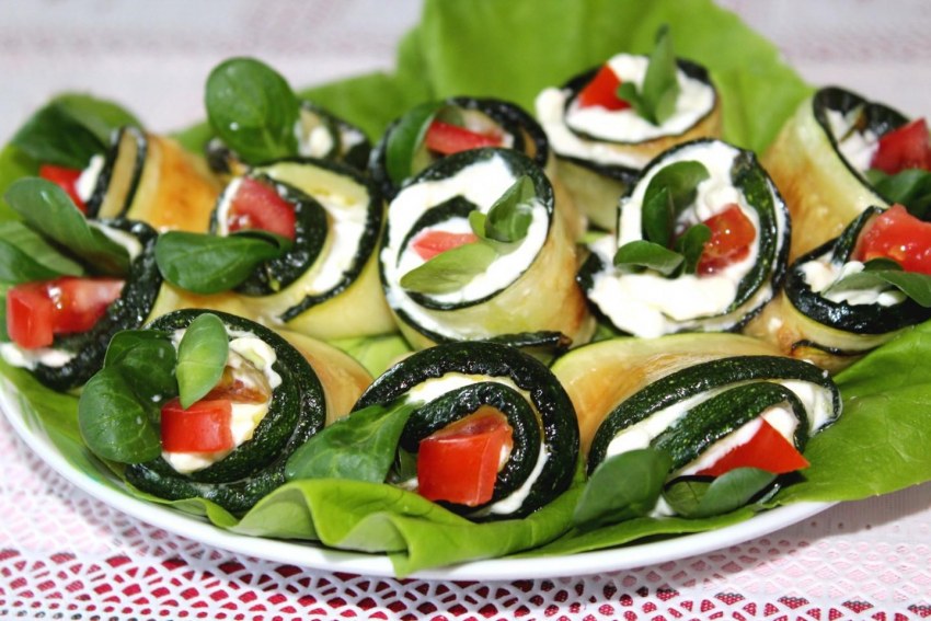 Кабачки с брынзой и чесноком