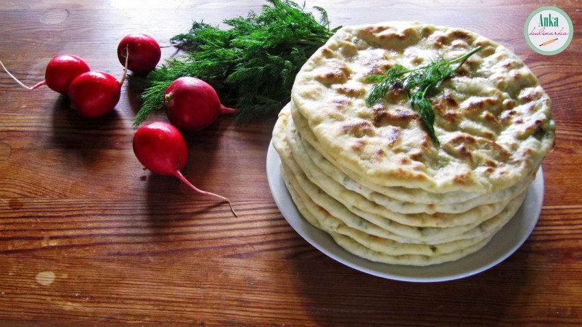 Лепешки с сыром и зеленью на сковороде