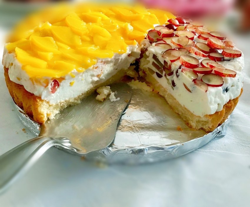 Торт с персиками и творожным кремом