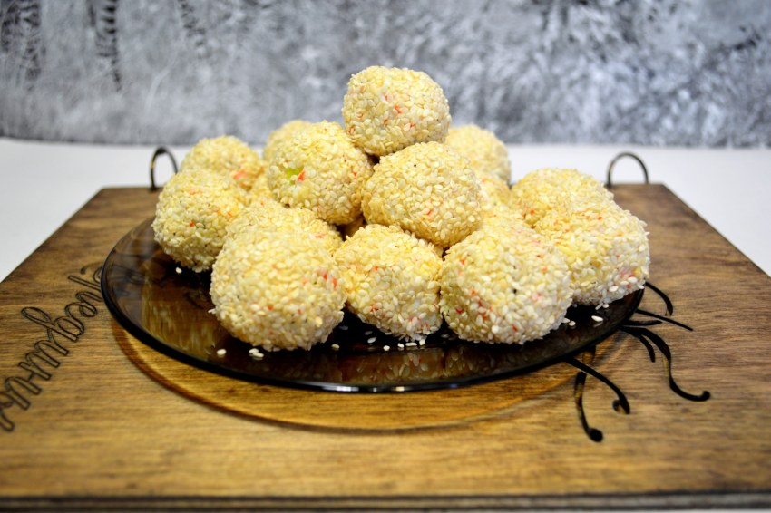 Сырные шарики с крабовыми палочками