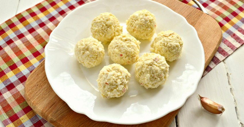 Шарики из крабовых палочек с грибами