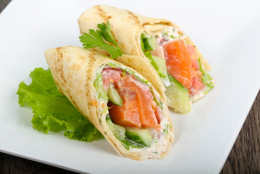 Роллы из лаваша с красной рыбой и огурцом