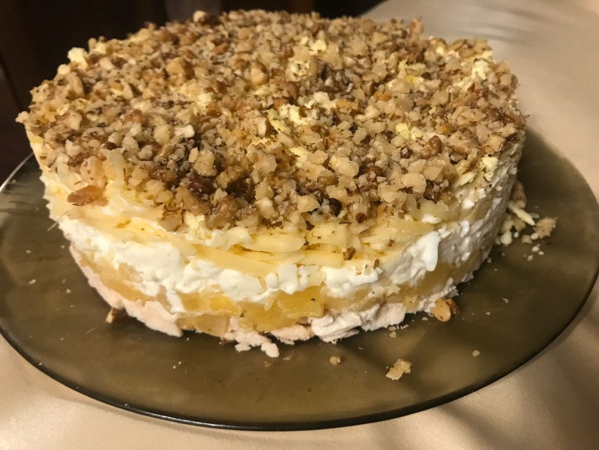 Салат с ананасом и курицей слоями
