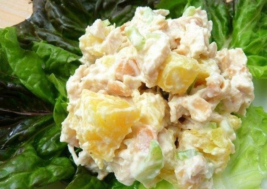 Салат Шанхай с курицей и ананасами