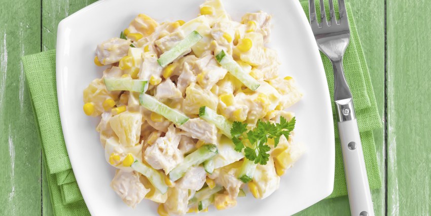 Салат из куриной грудки с ананасом