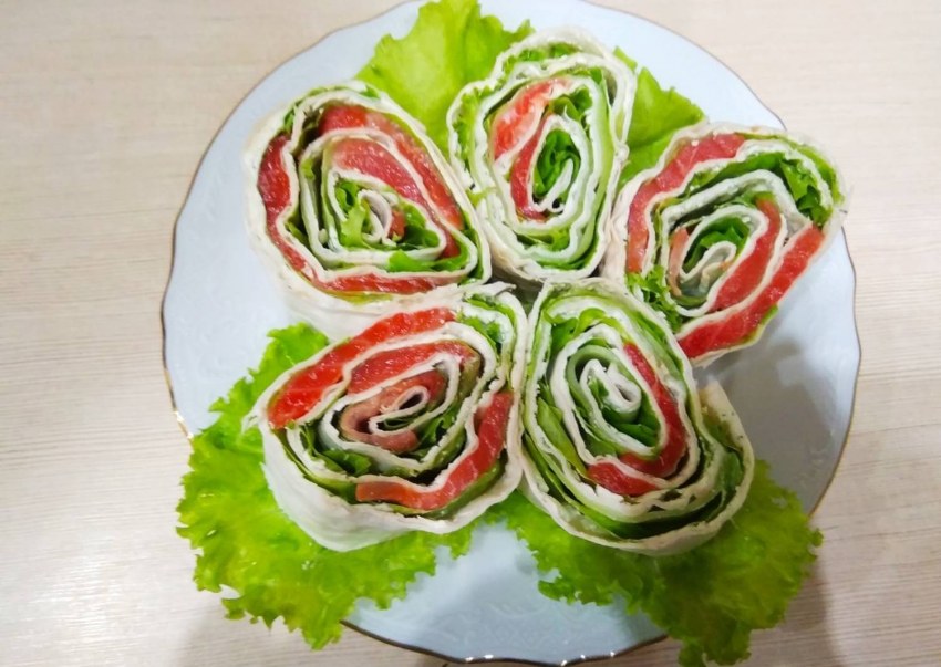 Лаваш с семгой и творожным сыром