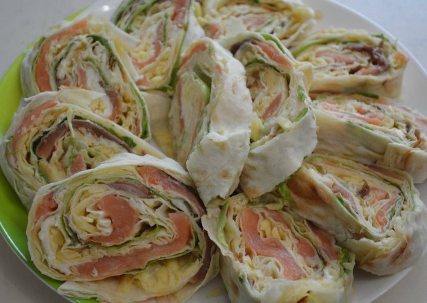 Рулет из лаваша с красной