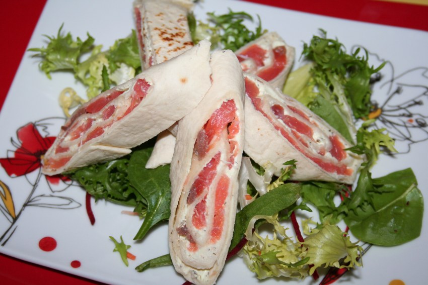 Рулетики из лаваша с рыбой