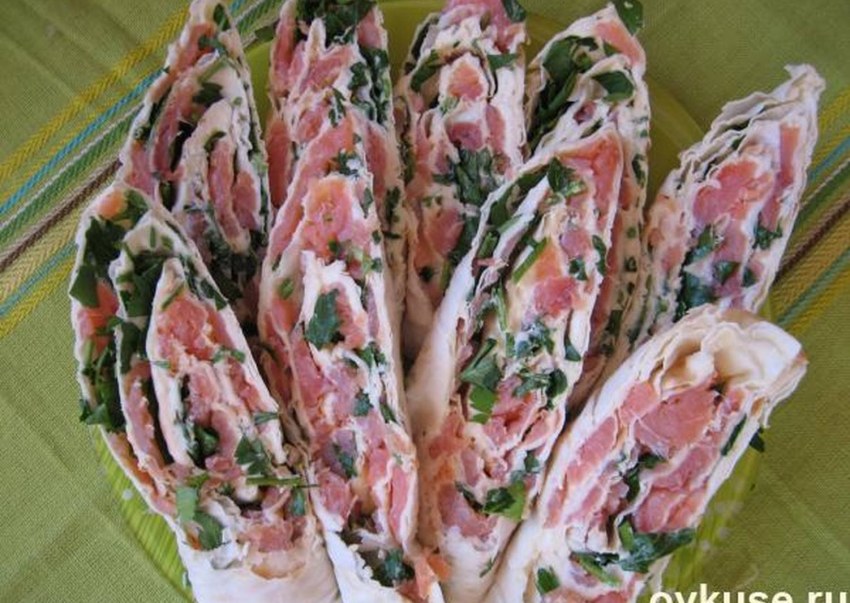 Соленая рыба в лаваше